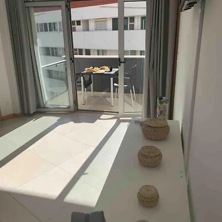 Cozy,great Location With Parking